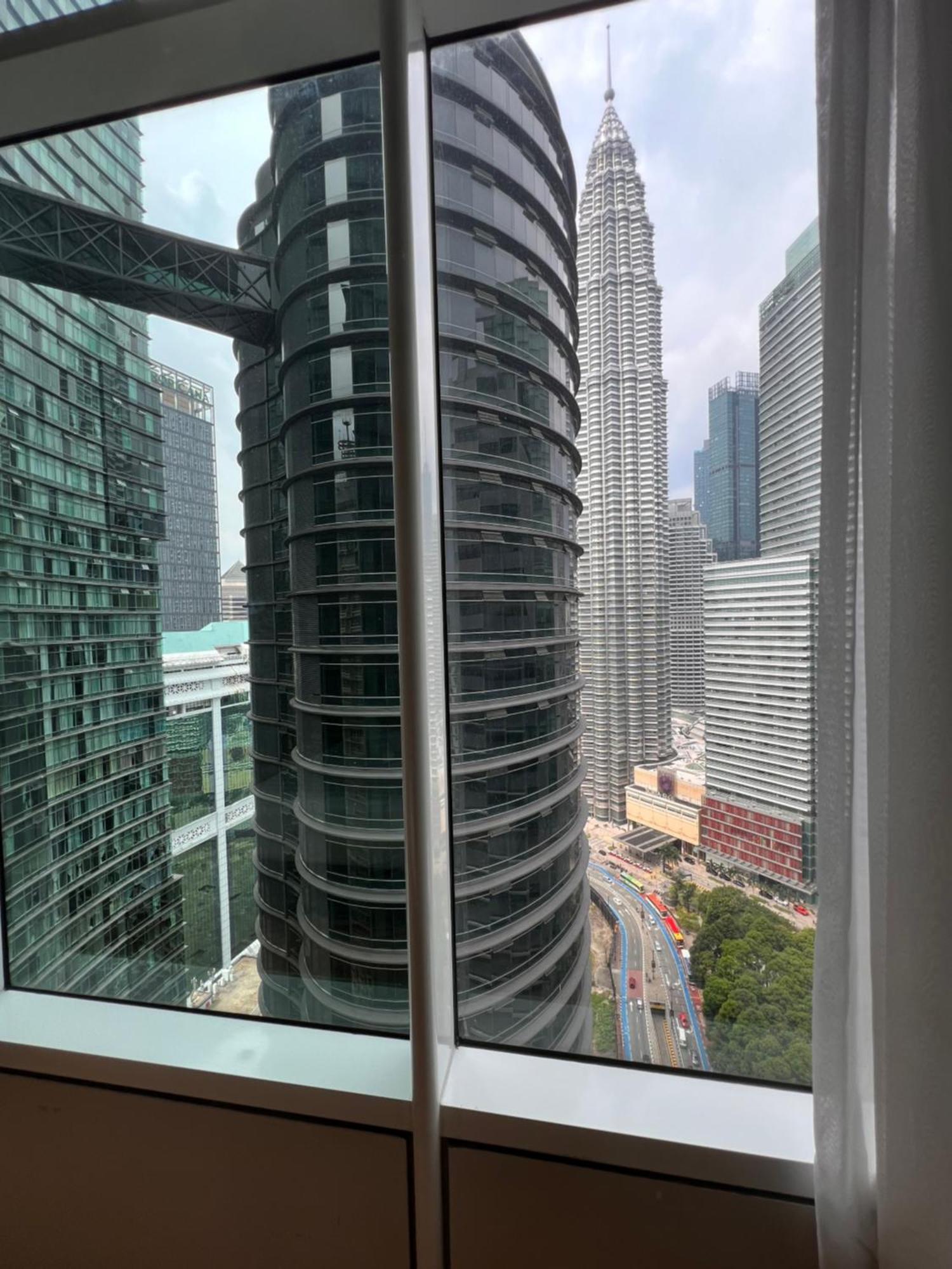Sky Suites At Klcc By Mitstay Kuala Lumpur Exterior foto